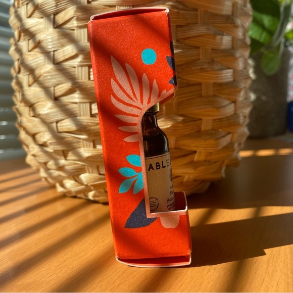 Fable And Mane The Ritual Holiroots Hair Oil - Picture 3 of 6